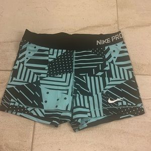 Nike Pro Shorts 3" Geometric Design